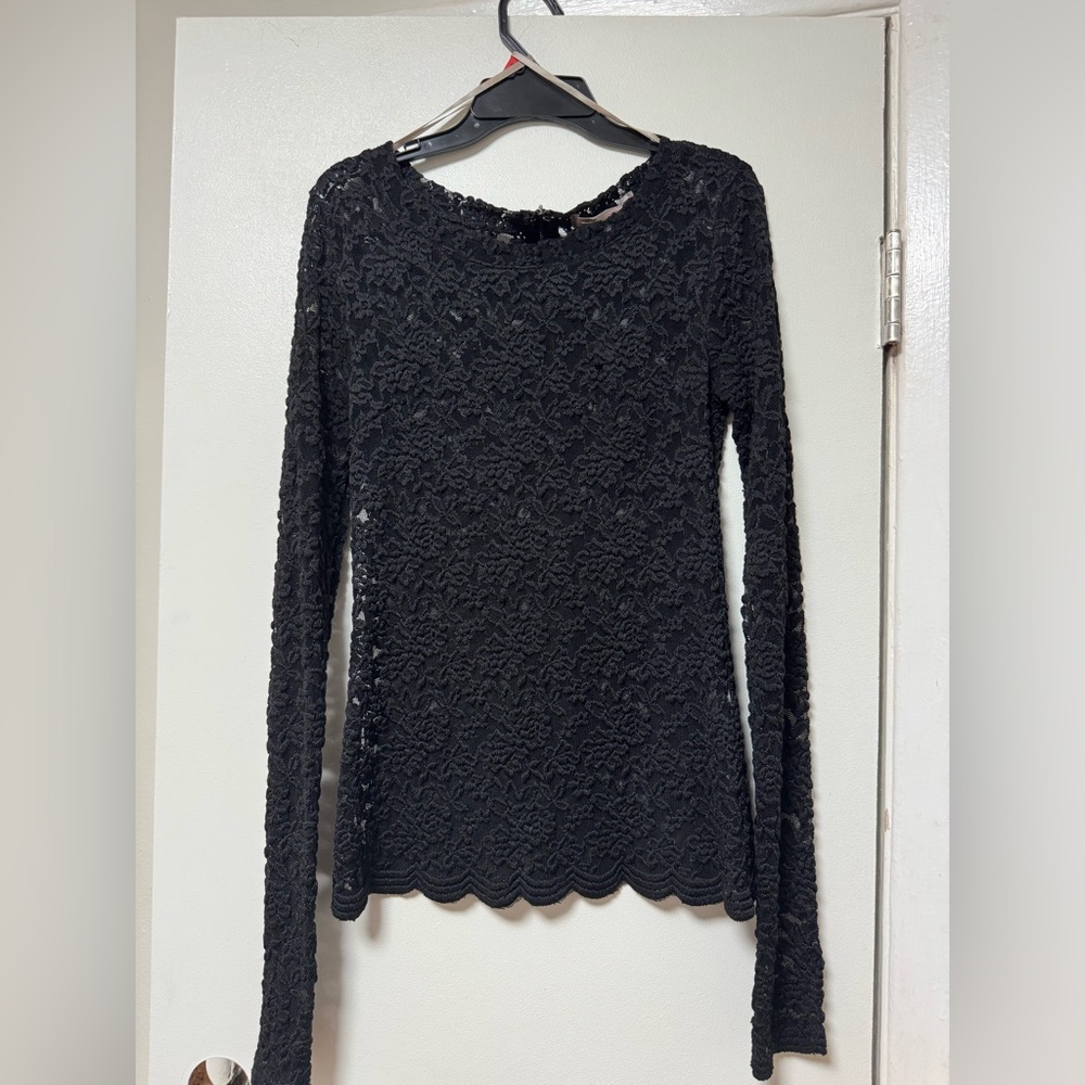 Forever21 Black Lace Top Size Small with a scalloped edge at sleeve and hem.